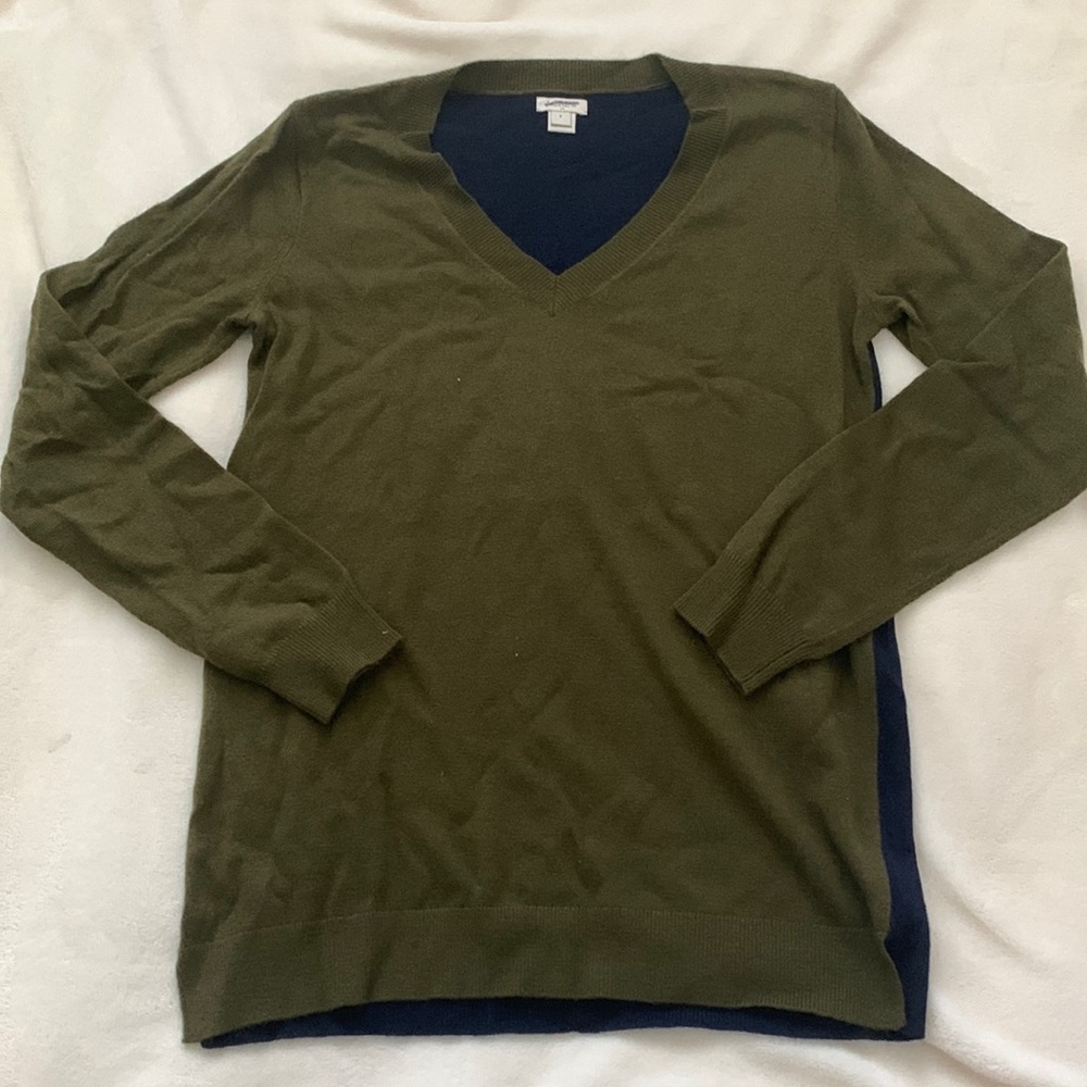🆕 new J Crew sweater size small olive green and navy v neck sweater